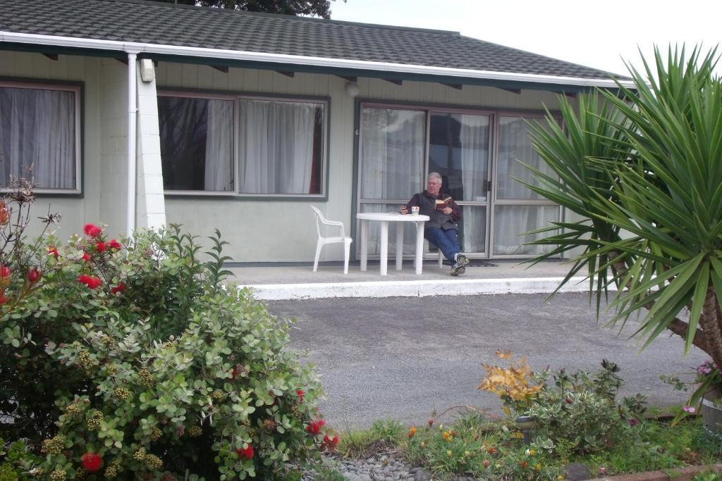 Katikati Motel Екстер'єр фото