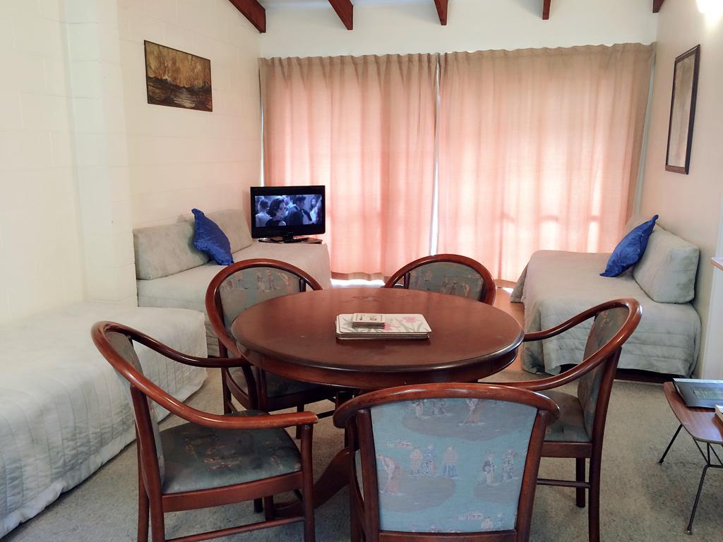 Katikati Motel Екстер'єр фото